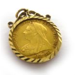 A 9ct yellow gold pendant suspending a half sovereign dated 1901 in a loose mount, overall 5.