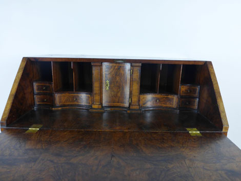 An early 18th century walnut herringbone line inlaid and crossbanded bureau, - Image 4 of 13