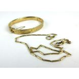 A 9ct yellow gold florally engraved bracelet and a 9ct yellow gold bar link necklace, overall 18.