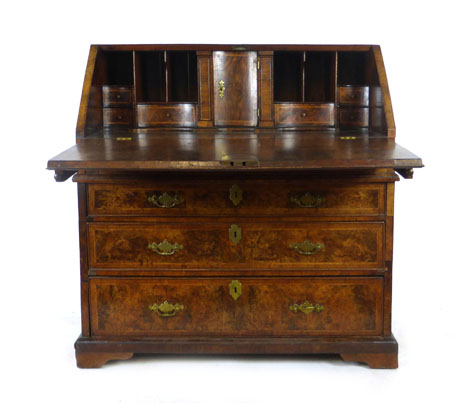 An early 18th century walnut herringbone line inlaid and crossbanded bureau, - Image 3 of 13