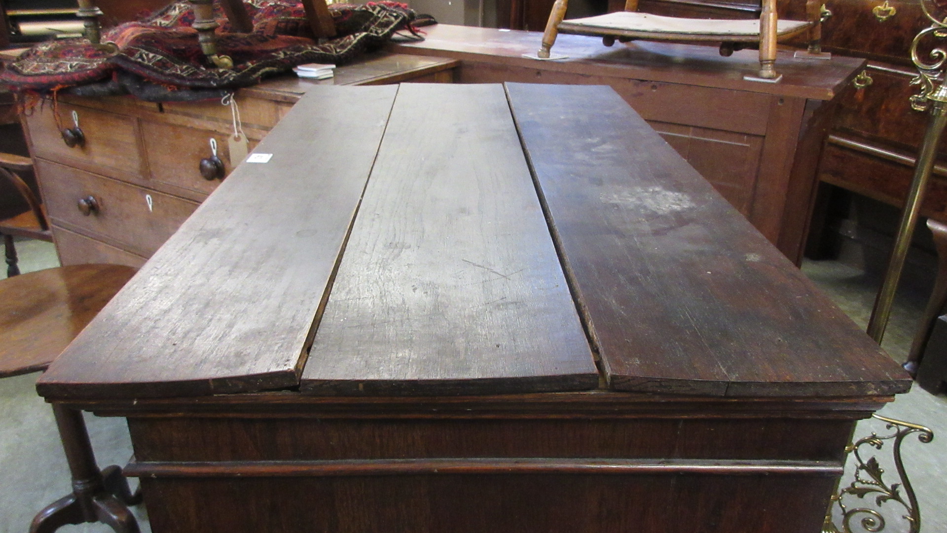 An Edwardian oak tambour fronted bank of twenty four drawers on plinth base. h. 116 cm, w. 86 cm, d. - Image 4 of 8