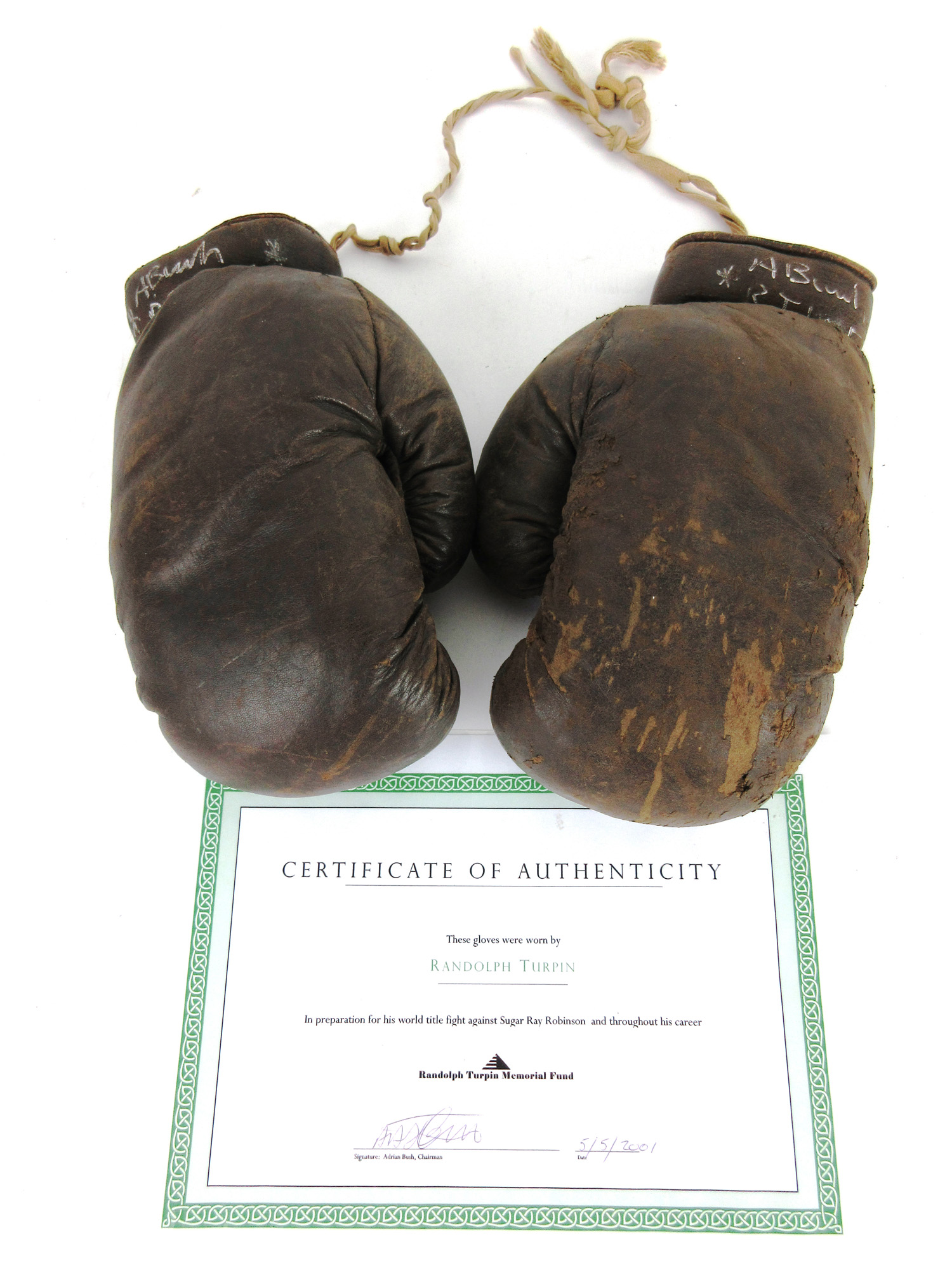 Boxing Interest: A pair of mid 20th century Spalding leather boxing gloves used by Randolph Turpin