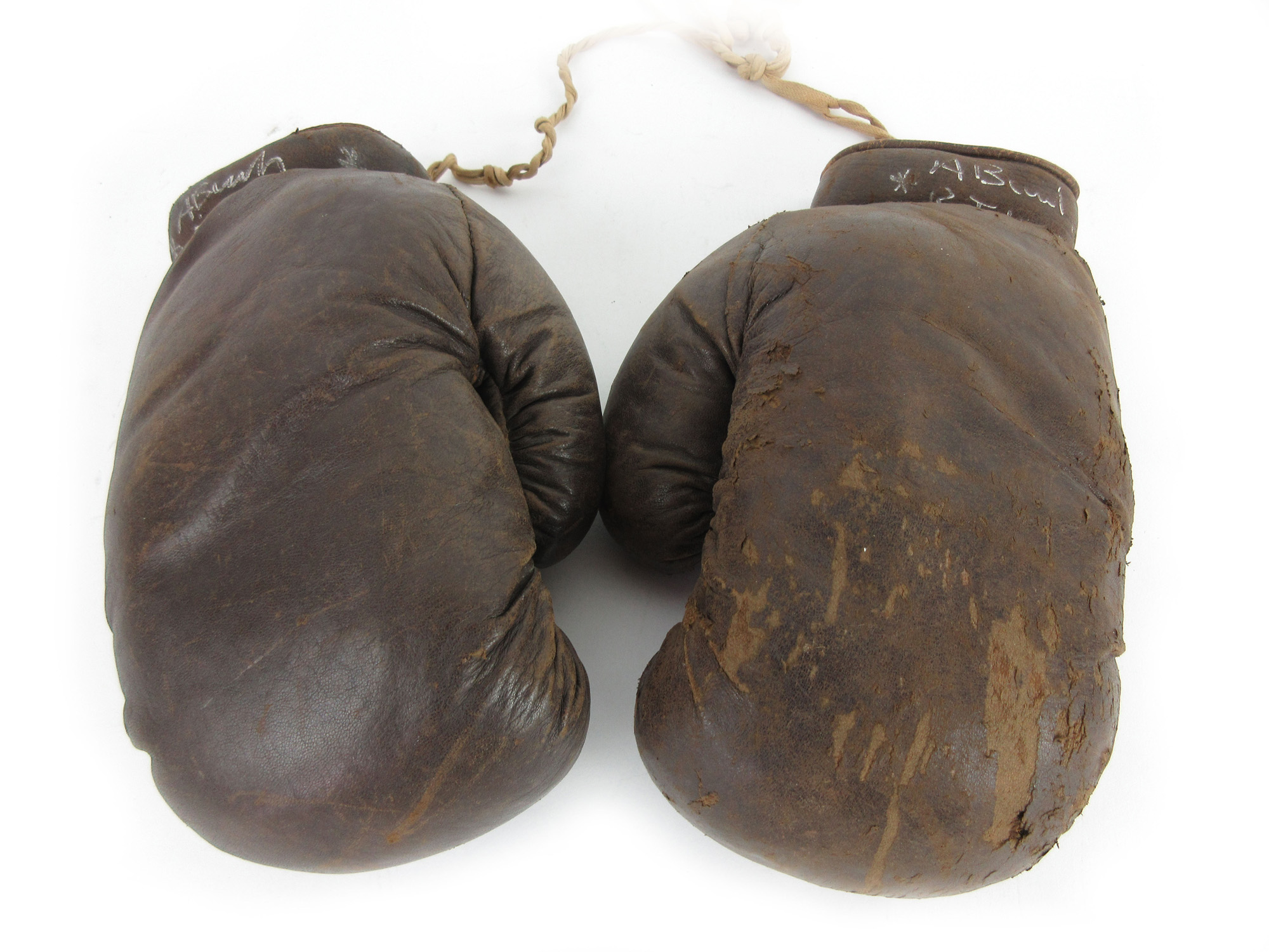 Boxing Interest: A pair of mid 20th century Spalding leather boxing gloves used by Randolph Turpin - Image 2 of 5