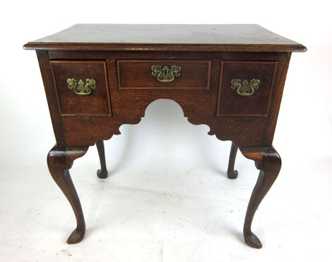 An early 18th century oak lowboy, the top over three drawers on cabriole legs, h. 74 cm, w. - Image 2 of 2