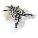 ZEBRA DESIGN COWHIDE, approx. 220cm x 180cm.