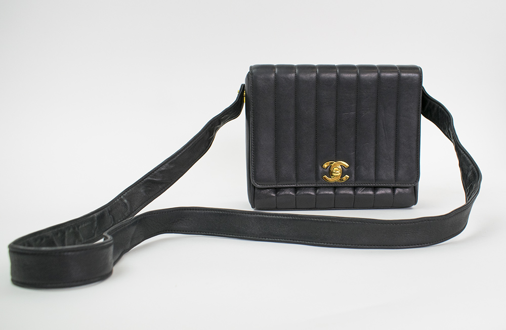 CHANEL VINTAGE CROSSBODY FLAP HANDBAG, black leather with vertical stitching, gold toned fittings,