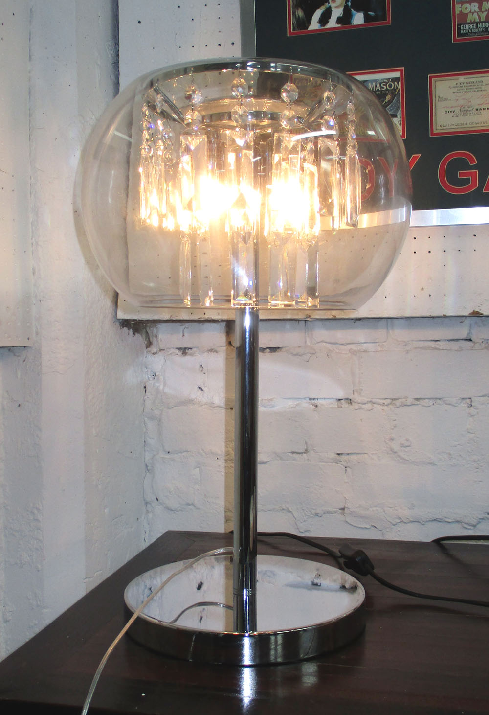 TABLE LAMP, with glass bowl with crystal drops on chromed metal supports.