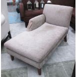 CHAISE LONGUE, beige fabric on square supports, 134cm L.