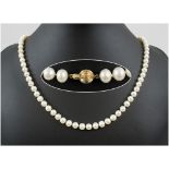FRESHWATER PEARL NECKLACE, the gilt clasp stamped '14'.