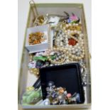 BOX WITH BROOCHES, EARRINGS, COSTUME JEWELLERY ETC