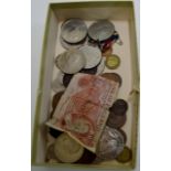 SMALL BOX CONTAINING QUANTITY VINTAGE COINAGE AND NOTE