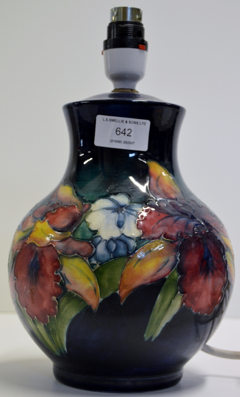 MOORCROFT POTTERY TABLE LAMP