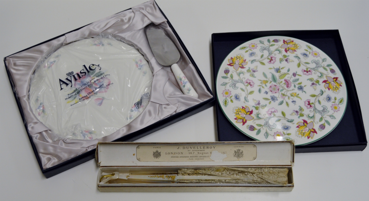 AYNSLEY CAKE PLATE IN BOX, MINTON'S CAKE PLATE & DECORATIVE HAND FAN