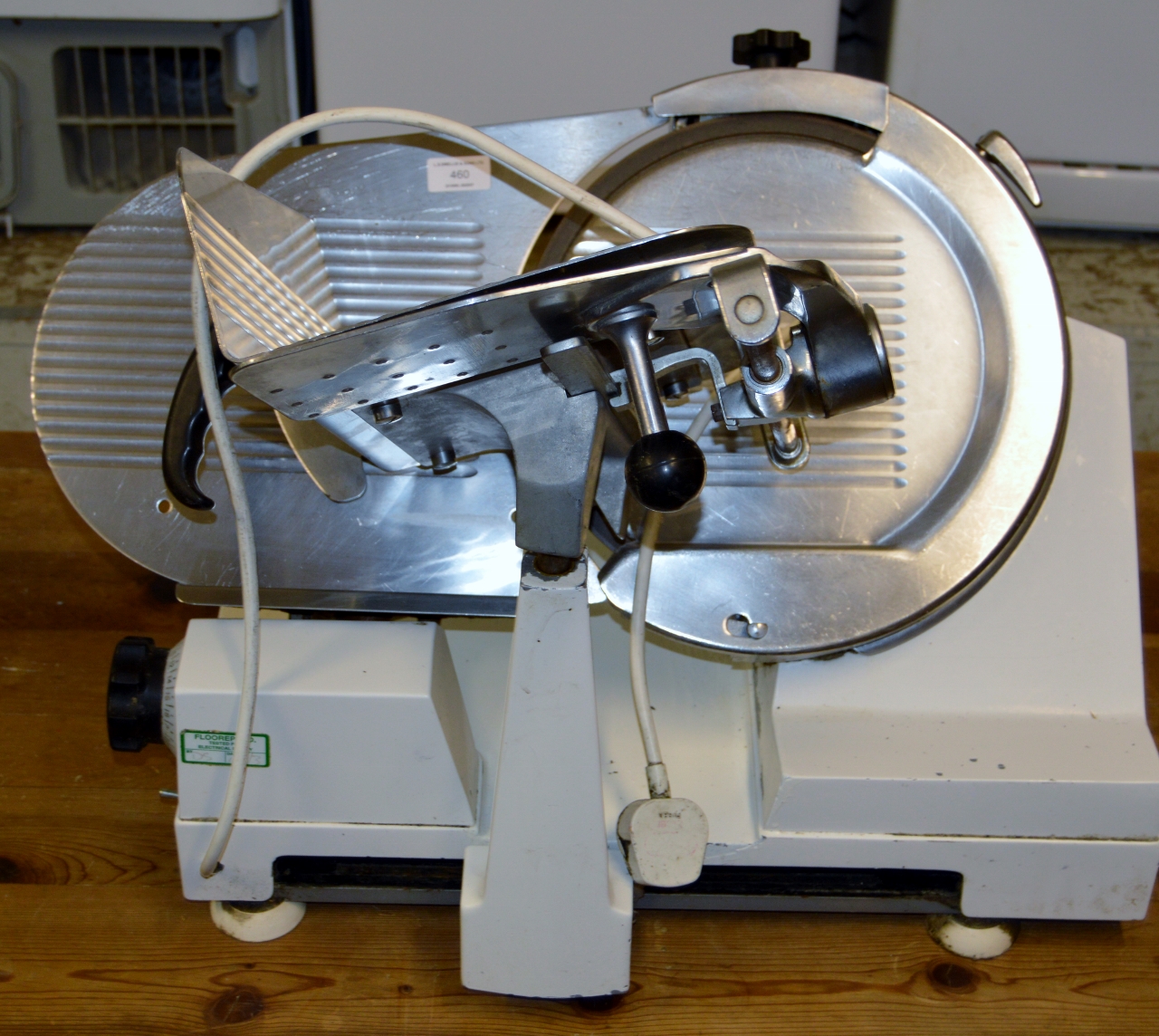 COMMERCIAL MEAT SLICER