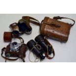 CASED PAIR OF MILITARY FIELD BINOCULARS & VINTAGE VOITLANDER VITOMATIC II CAMERA WITH FITTED CASE