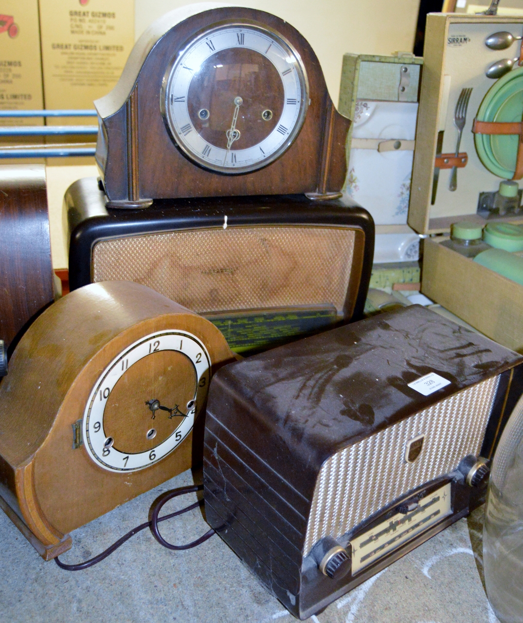 2 VINTAGE RADIOS & 2 MANTLE CLOCKS