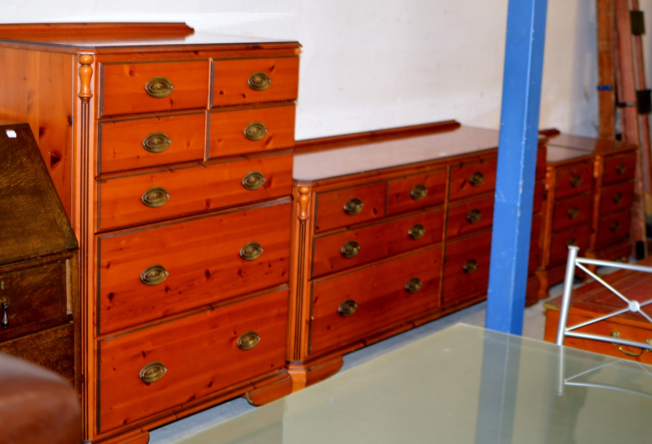 4 PIECE PINE BEDROOM SUITE COMPRISING 4 OVER 3 CHEST, SIDE BY SIDE 8 DRAWER CHEST & PAIR OF 3 DRAWER