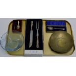 TRAY CONTAINING CAITHNESS STYLE GLASS BOWL, EPNS CARVING SET IN BOX, SPOON & PUSHER SET, SPOON IN