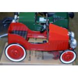 GREAT GIZMOS CHILDS PEDAL CAR IN RED (IN BOX, AS NEW)