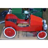 GREAT GIZMOS CHILDS PEDAL CAR IN RED (IN BOX, AS NEW)