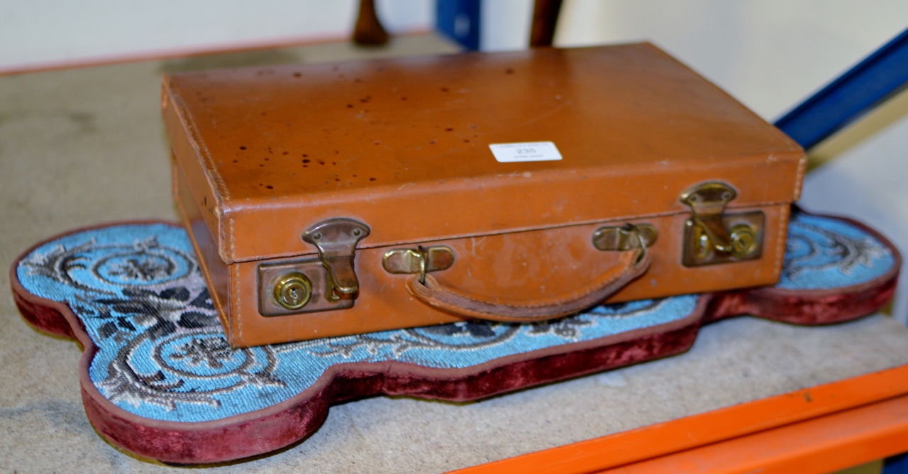 SMALL LEATHER BOUND CASE & TRIVET STAND