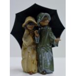 LLADRO DOUBLE FIGURINE ORNAMENT "BOY & GIRL UNDER UMBRELLA"