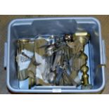 BOX CONTAINING VARIOUS CUTLERY, BRASS CANDLE HOLDERS ETC