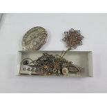 A small collection of silver jewellery to include large locket, 1oz silver ingot, etc