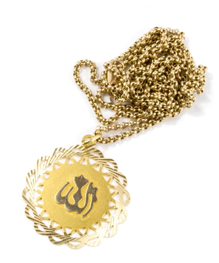 A 9 carat gold chain pendant