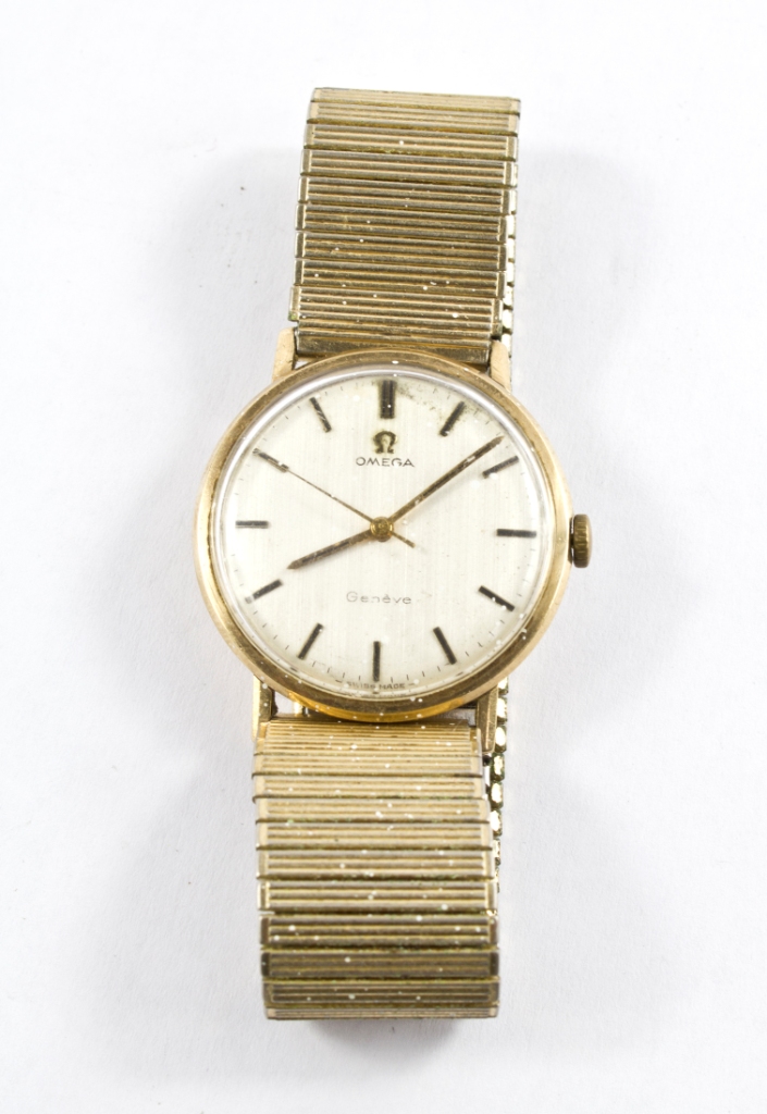 A gentleman's 9 carat gold Omega Geneve wristwatch