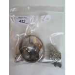 A bag of silver collectables to include Charles Horner thimble plus two other silver thimbles, a