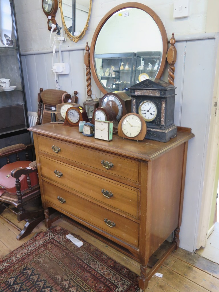 An Edwardian mahogany dressing table, the circular mirror on barleytwist supports over three long