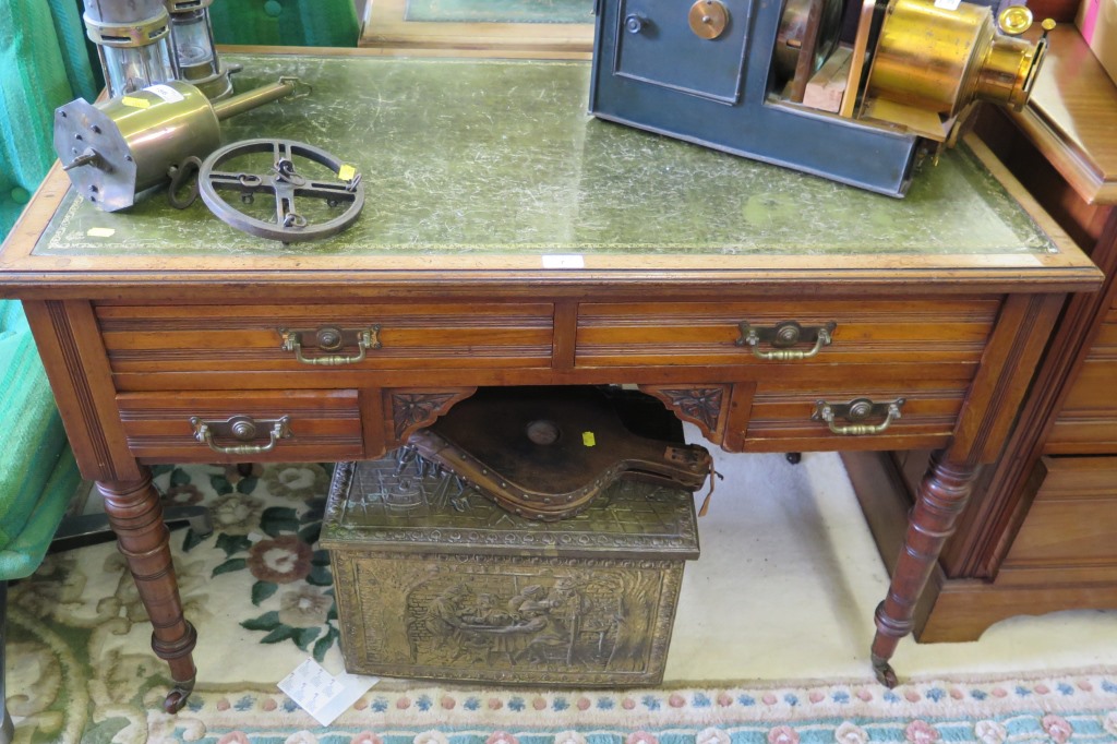 An Edwardian walnut ladies writing desk, the leather inset top above four drawers and kneehole on