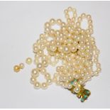 A double string of cultured pearls for repair