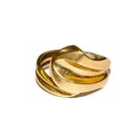 An 18 carat gold ring simulating a snake