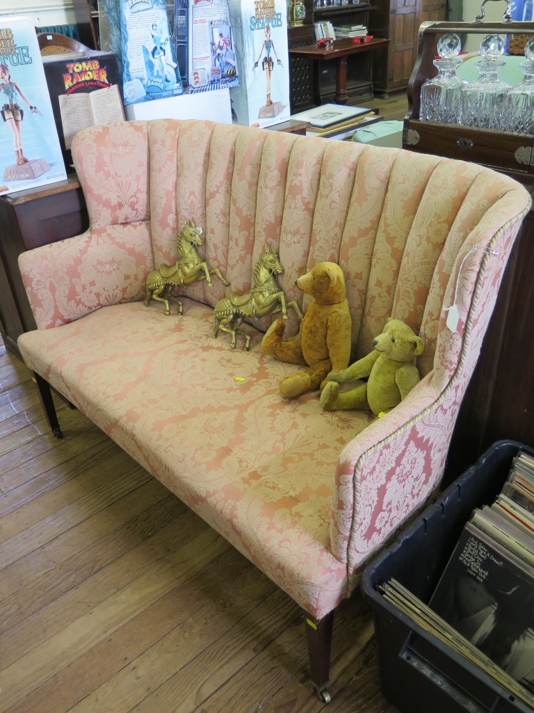 An Edwardian mahogany wing two seat settee, on square tapering legs with brass castors, 127cm wide