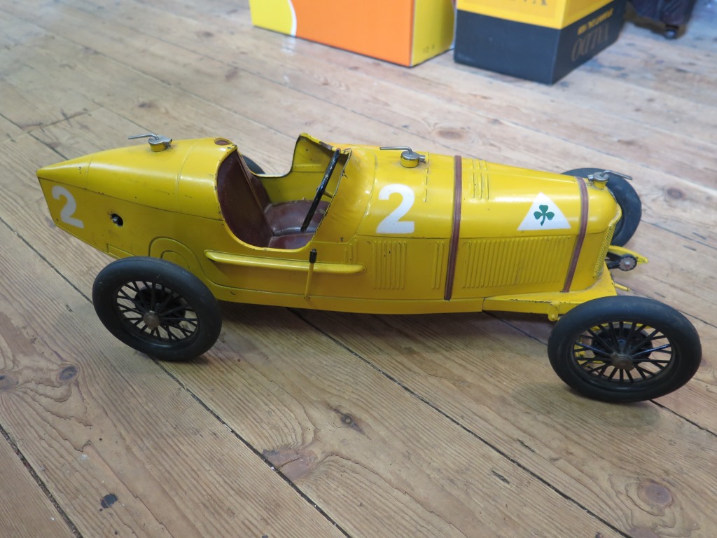 A CIJ (Compagnie Industrielle du Jouet) clockwork painted tinplate Alfa-Romeo P2 Racing Car finished - Image 8 of 12