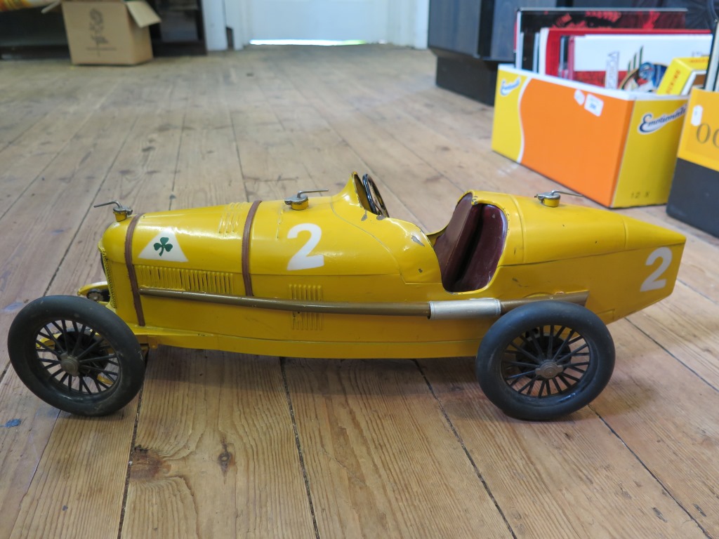 A CIJ (Compagnie Industrielle du Jouet) clockwork painted tinplate Alfa-Romeo P2 Racing Car finished - Image 3 of 12