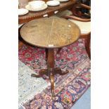 AN EARLY 19TH CENTURY OAK TRIPOD TABLE standing on turned baluster column, 70cm high