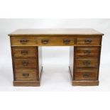 A LATE VICTORIAN / EARLY EDWARDIAN OAK TWIN PEDESTAL DESK 116cm x 74cm x 60cm