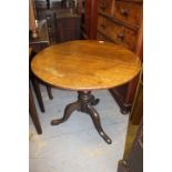 A GEORGIAN OAK CIRCULAR TILT TOP TRIPOD TABLE 78cm diameter