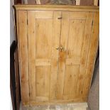 A VICTORIAN PITCH PINE CUPBOARD fitted with shelves and brass handles 112cm x 153cm x 50cm