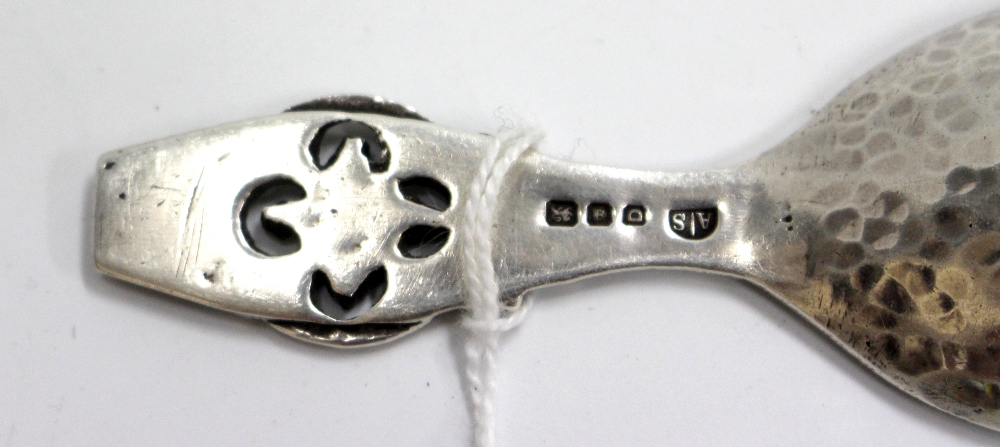 A LONDON SILVER SPOON by Amy Sandheim with beaten effect bowl, dated 1939 - Image 2 of 2