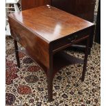 A GEORGE III MAHOGANY DROP LEAF TABLE, 70cm x 69cm x 52cm