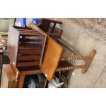 AN EDWARDIAN LINE INLAID DESK TOP REVOLVING BOOKCASE and a 20th century chess table on bobbin turned