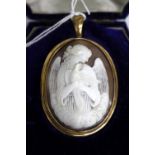 A MID VICTORIAN CAMEO PENDANT with yellow metal mounts in original box, the original belonged to