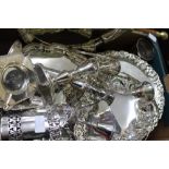 A QUANTITY OF SILVER PLATED METALWARE to include a twin handled trophy cup, trays, candlesticks