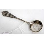 A WHITE METAL SPOON commemorating Roald Amundsen Polar Expedition 1911, 17cm in length