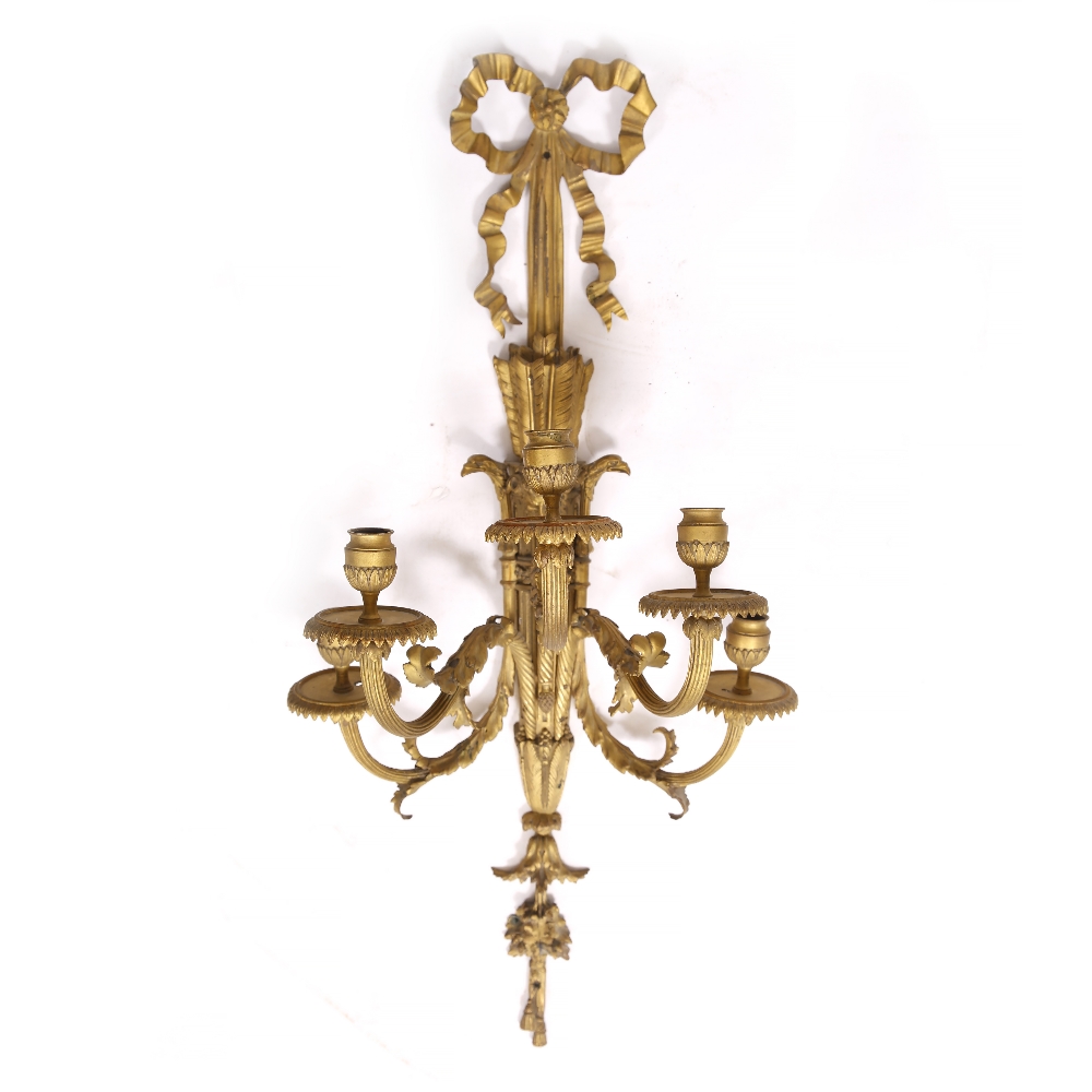 AN 18TH CENTURY STYLE FIVE BRANCH GILT METAL WALL SCONCE with ribbon tied and quiver decoration,