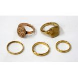 A SELECTION OF RINGS including an 18ct wedding band size I, another 18ct yellow gold wedding band